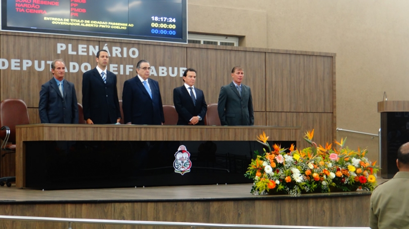 Governador Alberto Pinto recebe título de Cidadão Passense