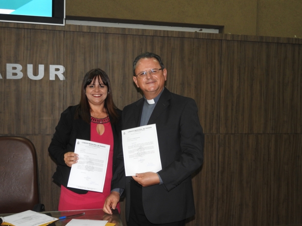 Padre Geraldo Maia recebe título de Cidadão Passense