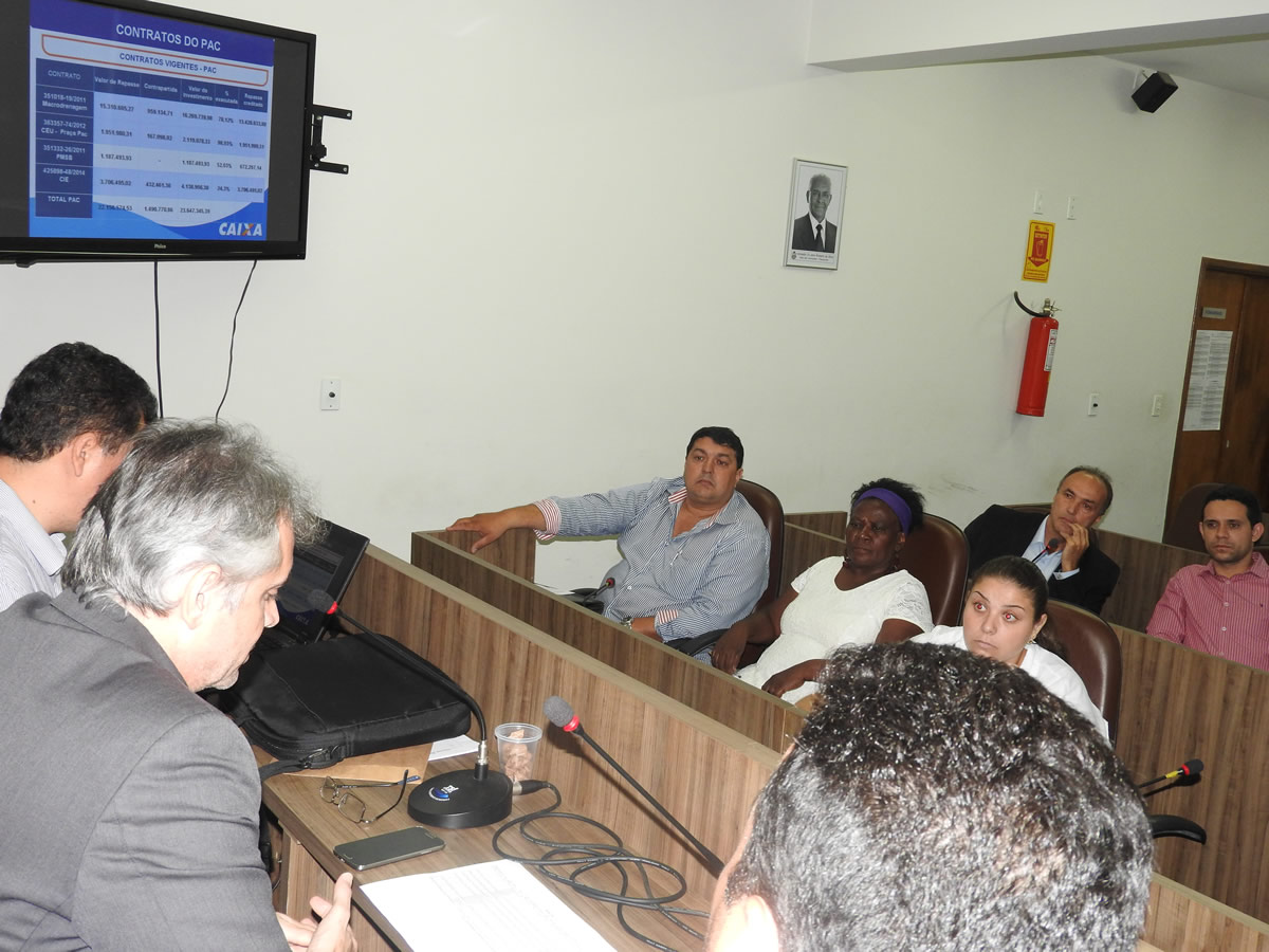 Caixa apresenta aos vereadores projetos para o município